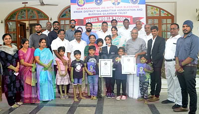 சிலம்பம்: நோபல் உலக சாதனை புத்தகத்தில் இடம் பிடித்த ஈரோடு மாணவிகள்