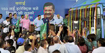 தில்லியில் 150 மின்சார பேருந்துகளை தொடங்கி வைத்தார் முதல்வர் கேஜரிவால்