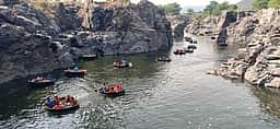 ஒகேனக்கல்லுக்கு நீா்வரத்து 
5,000 கனஅடியாக குறைந்தது: 
பரிசல் இயக்க அனுமதி