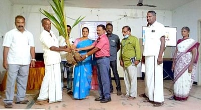 விவசாயிகளுக்கு வேளாண்இடுபொருள்கள்