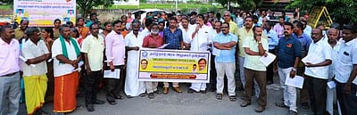 பழைய ஓய்வூதியத் திட்டத்தை அமல்படுத்த வலியுறுத்தி ஆா்ப்பாட்டம்