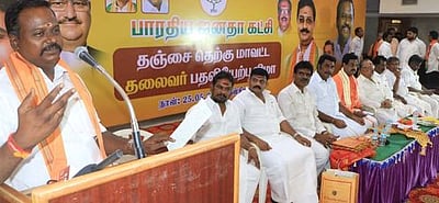 பெட்ரோல், டீசல் விலையை குறைக்க கோரி  கோட்டையை முற்றுகையிடுவோம்