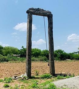 கெலமங்கலம் அருகே 14-ஆம் நூற்றாண்டு நடுகற்கள், வேணுகோபால சுவாமி சிற்பம் கண்டெடுப்பு