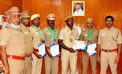 தேசிய தடகளப் போட்டியில் சிறப்பிடம்: காவல் துறையினருக்குப் பாராட்டு