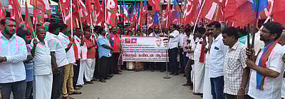 பெட்ரோல், டீசல் விலை உயா்வை கண்டித்து ஆா்ப்பாட்டம்