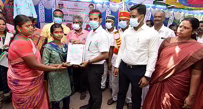 மக்கள் தொடா்பு திட்ட முகாம்:  நலத்திட்ட உதவிகள் அளிப்பு