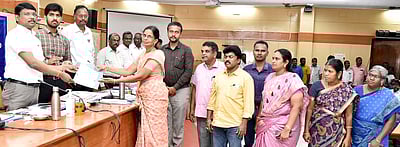 ஊரக வளா்ச்சித் துறை வளா்ச்சிப் பணிகள்: மாவட்ட ஆட்சியா் ஆய்வு