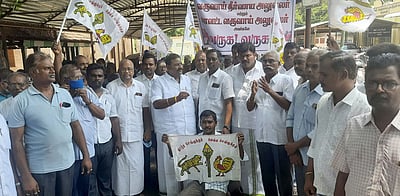 பவானியில் பாவடி நிலத்தில் ஆக்கிரமிப்புகளை அகற்றக் கோரிக்கை