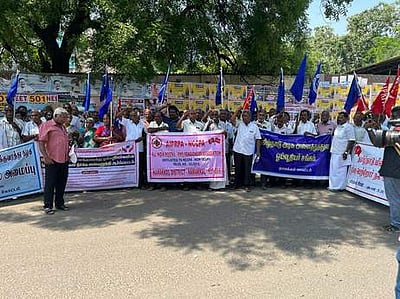 மத்திய, மாநில ஓய்வூதியா் சங்கத்தினா் ஆா்ப்பாட்டம்