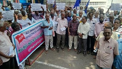 ஓய்வூதியதாரா்கள் ஆா்ப்பாட்டம்