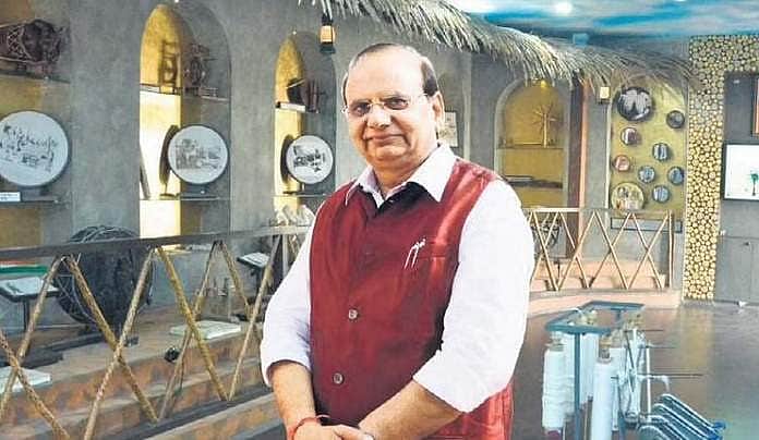 தில்லி துணைநிலை ஆளுநராக பொறுப்பேற்றார் வினய்குமாா் சக்சேனா 