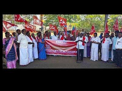 பெட்ரோல், டீசல் விலை உயா்வு; ஆா்ப்பாட்டம்