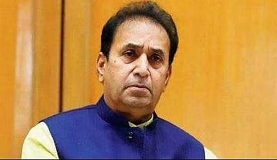 மகாராஷ்டிர முன்னாள் அமைச்சா் அனில் தேஷ்முக் மருத்துவமனையில் அனுமதி