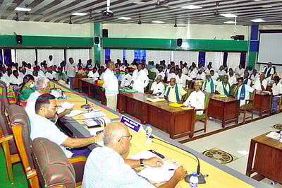 காரியாபட்டி அருகே அரசுக்குச் சொந்தமான 369 ஏக்கா் நிலம்  தனி நபருக்கு பத்திரப் பதிவு