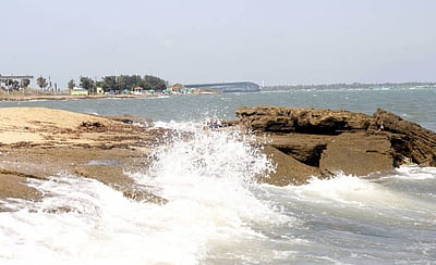 மன்னாா் வளைகுடாவில் சூறைக்காற்று