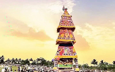 பாரம்பரியச் சிறப்பு தோளில் தூக்கும் 'தேர்த் திருவிழா'