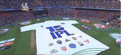 உலகின் மிகப்பெரிய கிரிக்கெட் ஜெர்ஸி: கின்னஸ் சாதனை படைத்த ஐபிஎல் 2022