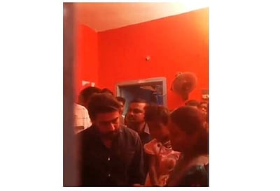 விபத்தில் உயிரிழந்த ரசிகரின் குடும்பத்திற்கு நடிகர் சூர்யா நேரில் ஆறுதல்