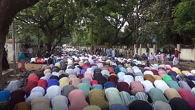 ரமலான் தொழுகை: மதுரை தமுக்கம் மைதானத்தில் ஆயிரக்கணக்கானோர் பங்கேற்பு 