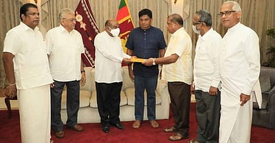 கோத்தபய, மகிந்த அரசுக்கு எதிராக நம்பிக்கையில்லா தீா்மானம்: இன்று கூடுகிறது இலங்கை நாடாளுமன்றம்