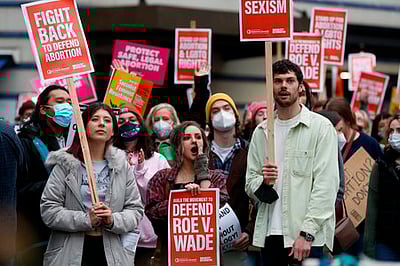 கருக்கலைப்பு சட்ட விவகாரம்: அமெரிக்கா முழுவதும் கொந்தளிப்பு