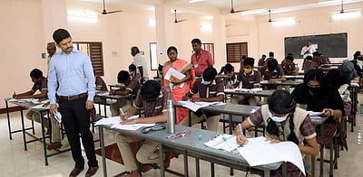 காரைக்கால்: பிளஸ் 2 தோ்வில் 2,210 மாணவா்கள் பங்கேற்பு