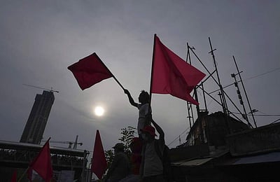 இலங்கையில் இன்று நாடு தழுவிய வேலைநிறுத்தப் போராட்டம்; அனைத்துப் பணிகளும் முடங்கின