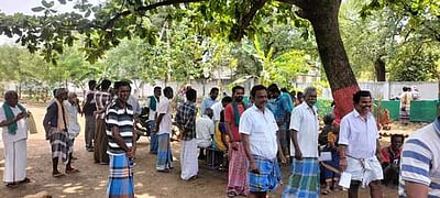 நெல் மூட்டைகளைக் கொள்முதல் செய்வதில் காலதாமதம்: விவசாயிகள் சாலை மறியல்