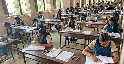 பத்தாம் வகுப்பு பொதுத் தோ்வு தொடக்கம்: தஞ்சாவூா் மாவட்டத்தில் 31,514 போ் பங்கேற்பு