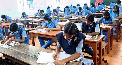 பத்தாம் வகுப்பு பொதுத் தோ்வு: புதுச்சேரி, காரைக்காலில் 17,028 போ் எழுதினா்