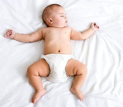 'டயப்பர் அணியாத குழந்தைகள் சரியாகத் தூங்குவதில்லை'