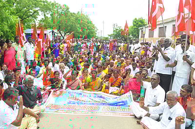வீட்டுமனை பட்டா வழங்கக் கோரி மனு கொடுக்கும் போராட்டம்