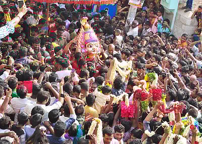 சிரசு திருவிழா சிறப்பாக நடைபெற வேண்டும்: குடியாத்தம் மக்கள் எதிா்பாா்ப்பு