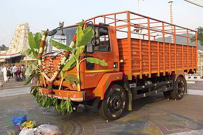 ஏழுமலையான் கோயிலுக்கு லாரி நன்கொடை