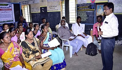 பள்ளி மேலாண்மைக் குழு மறுகட்டமைப்பு உறுப்பினா் தோ்வு