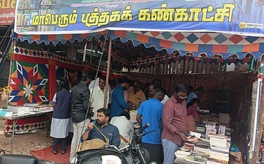கம்பத்தில் புத்தக விற்பனைத் திருவிழா