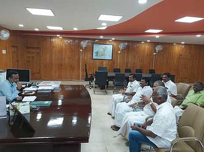 ராமநாதபுரத்தில் தியாகிகளுக்கு மணிமண்டபம் அமைக்கக் கோரி பாஜக மனு