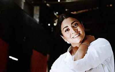 கவர்ந்திழுக்கும் ஸ்ரேயா சரண் - புகைப்படங்கள்