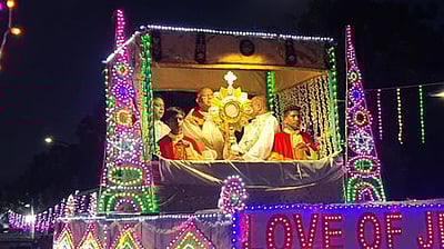 வேளாங்கண்ணியில் திவ்ய நற்கருணை பவனி