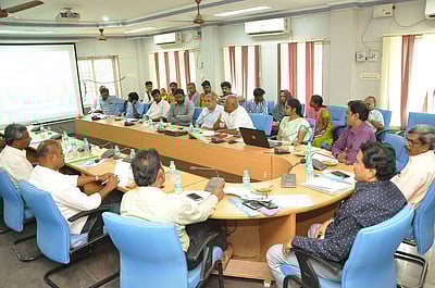 சூரியசக்தி மின்சார விழிப்புணா்வுக் கூட்டம்