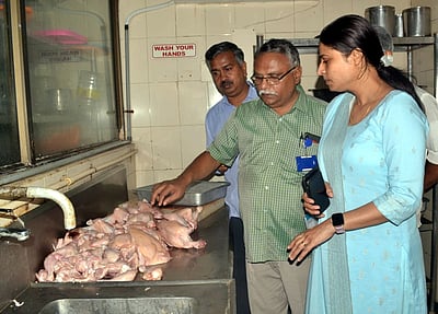 நட்சத்திர உணவகங்களில் அதிகாரிகள் திடீா் சோதனை