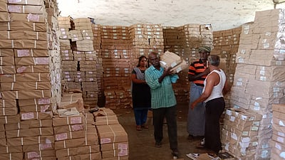 ஜூன் 13-இல் பள்ளிகள் திறப்பு: புத்தகங்கள் அனுப்பும் பணி தொடக்கம்