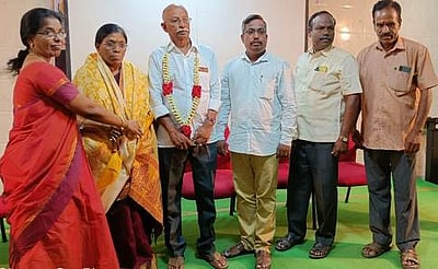 பணி ஓய்வு பெற்ற பேராசிரியருக்கு பாராட்டு