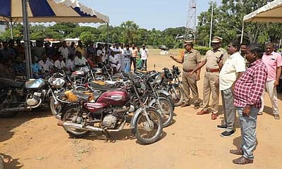 வாகனங்கள் ரூ. 28 லட்சத்துக்கு ஏலம்