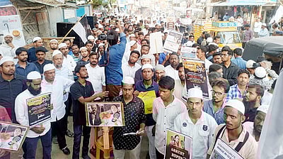 ஆம்பூரில் தமுமுகவினா் ஆா்ப்பாட்டம்