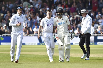 டேரில் மிட்செல் 190: நியூசிலாந்து 553 ரன்களுக்கு ஆட்டமிழப்பு