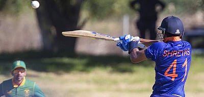 வேகப்பந்து வீச்சுக்கு எதிராகத் தடுமாறும் ஷ்ரேயஸ் ஐயர்!