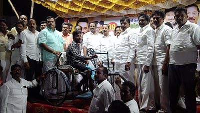 கொள்ளிடத்தில் திமுக பொதுக்கூட்டம், நலத்திட்ட உதவிகள் வழங்கல்