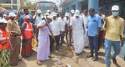 மயிலாடுதுறை நகராட்சியில் சிறப்பு தூய்மைப் பணி