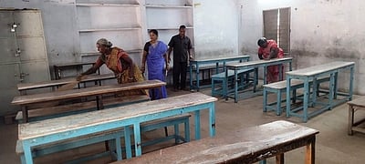 வகுப்பறைகளில் தூய்மைப்பணி